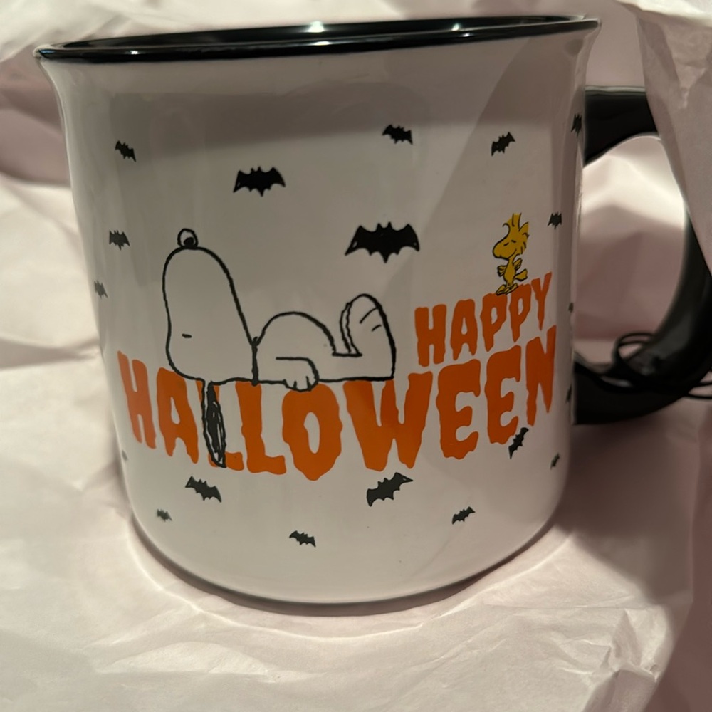 Snoopy Mug-NWT double sided snoopy laying on words happy Halloween bats peanuts